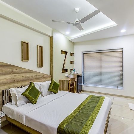 Отель Treebo Daksh Residency Индаур Экстерьер фото