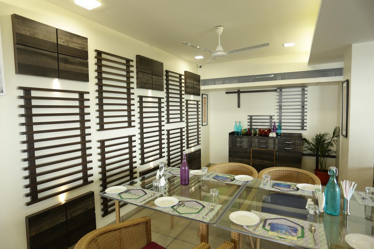 Отель Treebo Daksh Residency Индаур Экстерьер фото