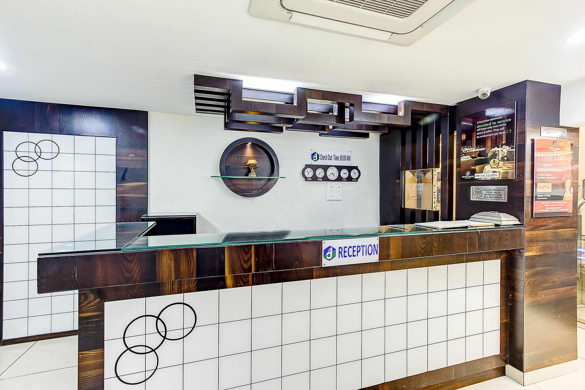 Отель Treebo Daksh Residency Индаур Экстерьер фото