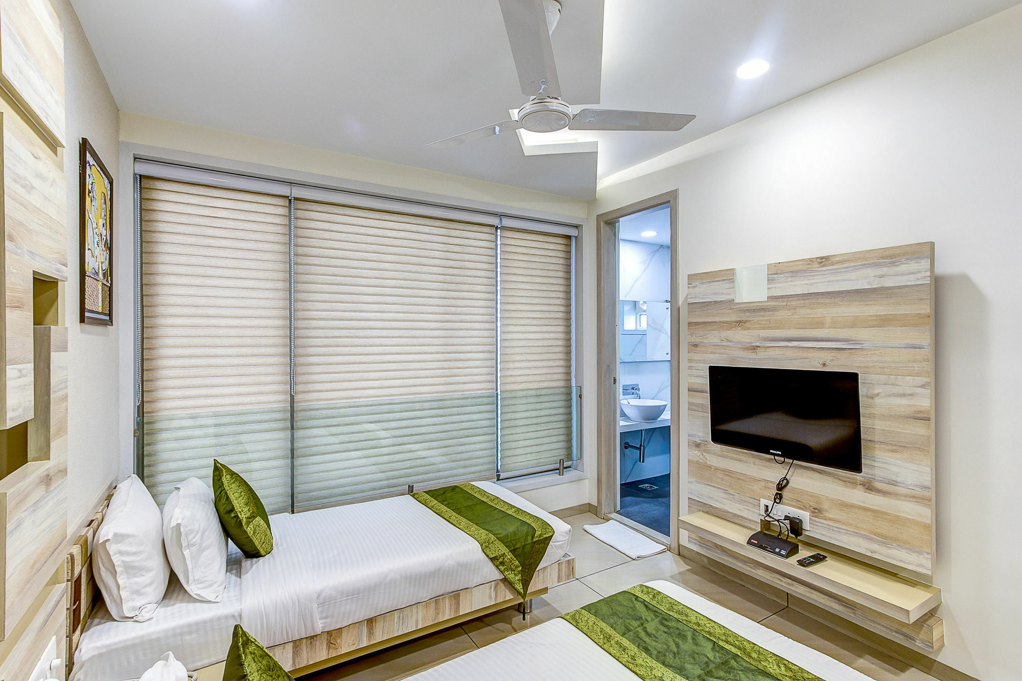 Отель Treebo Daksh Residency Индаур Экстерьер фото