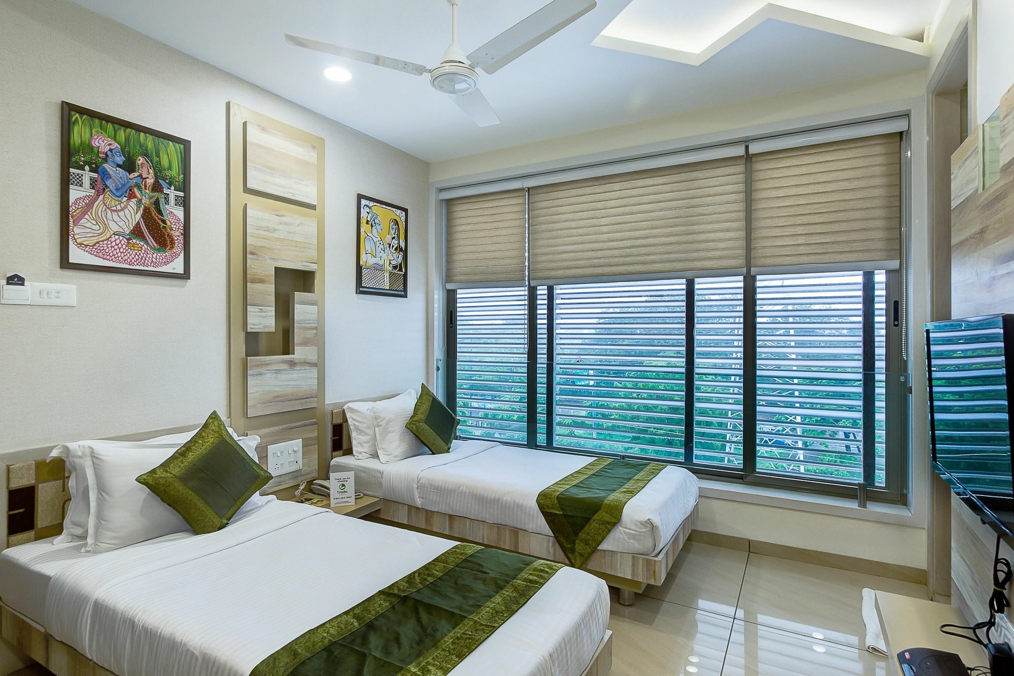 Отель Treebo Daksh Residency Индаур Экстерьер фото