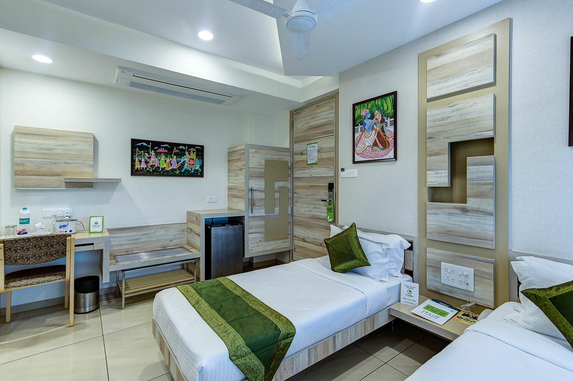 Отель Treebo Daksh Residency Индаур Экстерьер фото