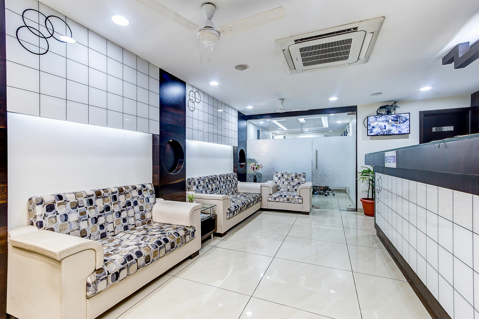 Отель Treebo Daksh Residency Индаур Экстерьер фото